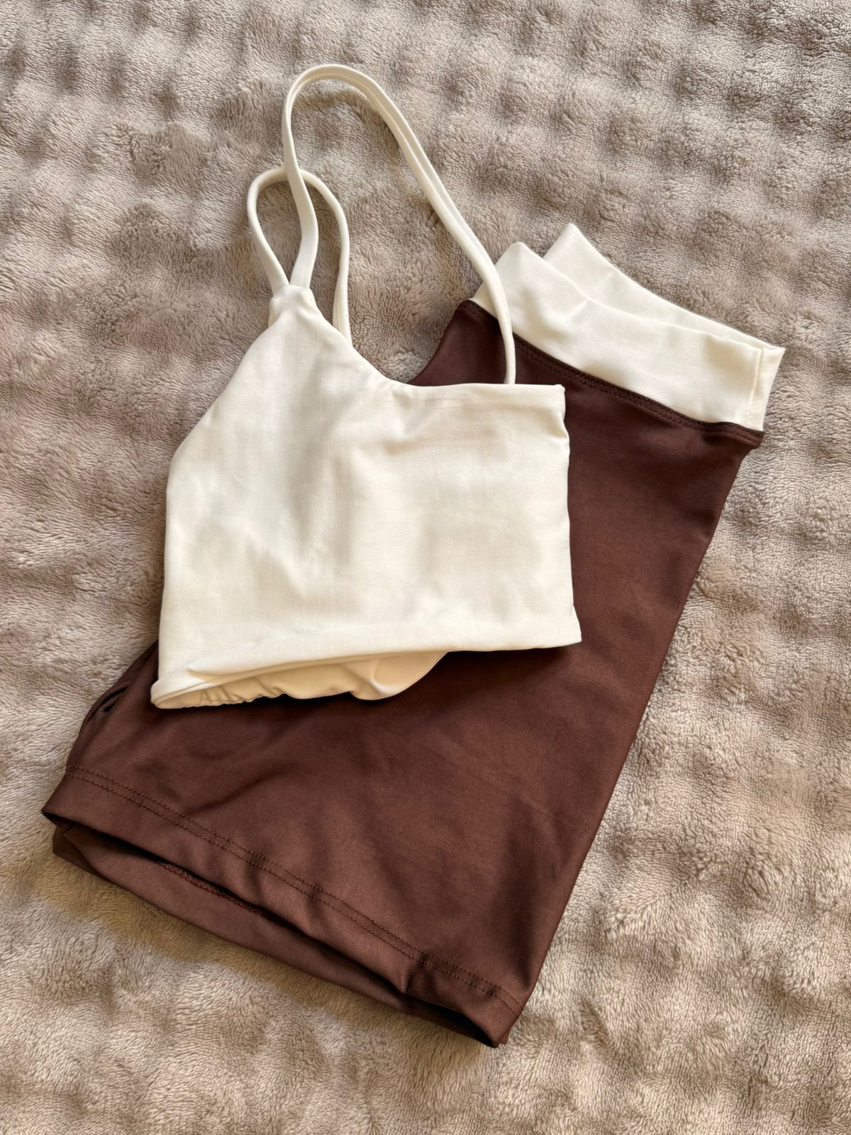 Conjunto Cacau — Off-white e marrom — foto 4